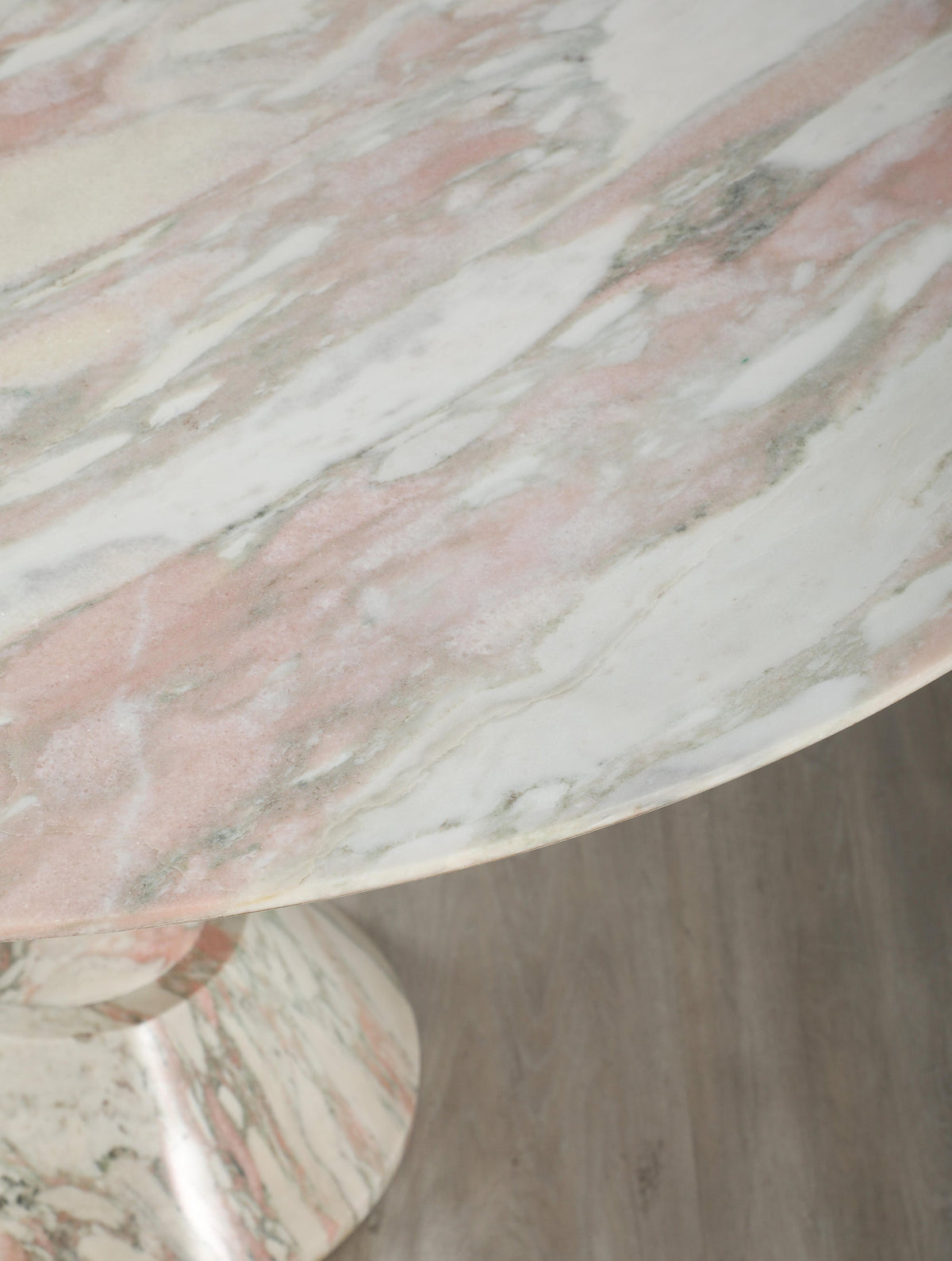 Italian 1970s Marble Center Table with Pink Veining, 47\" Diameter