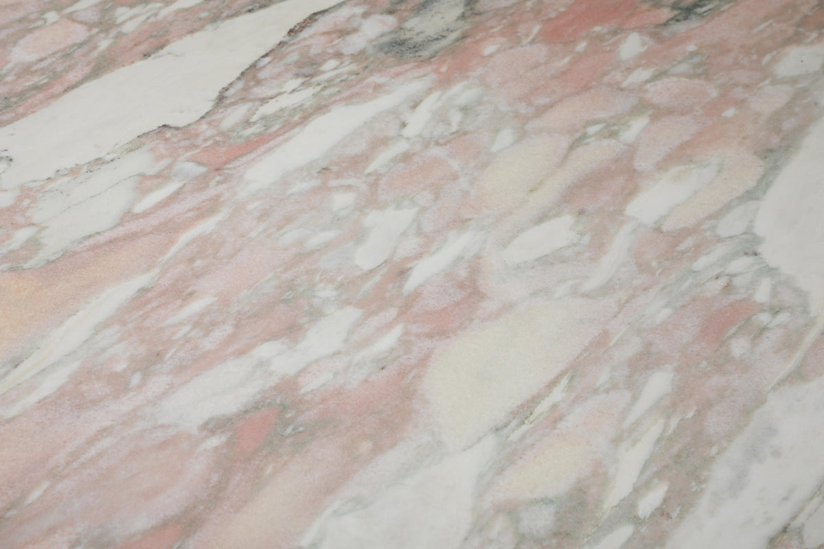 Italian 1970s Marble Center Table with Pink Veining, 47\" Diameter