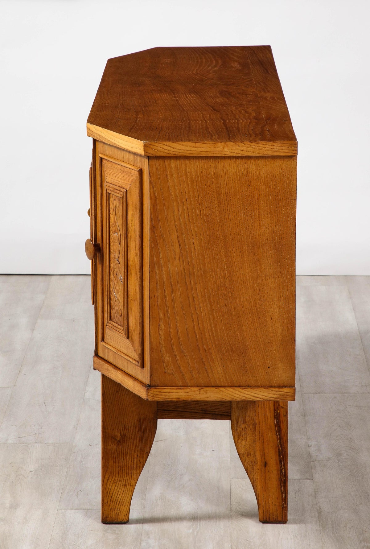 Italian Tuscan Art Deco Carved Oak Sideboard or Credenza, circa 1940