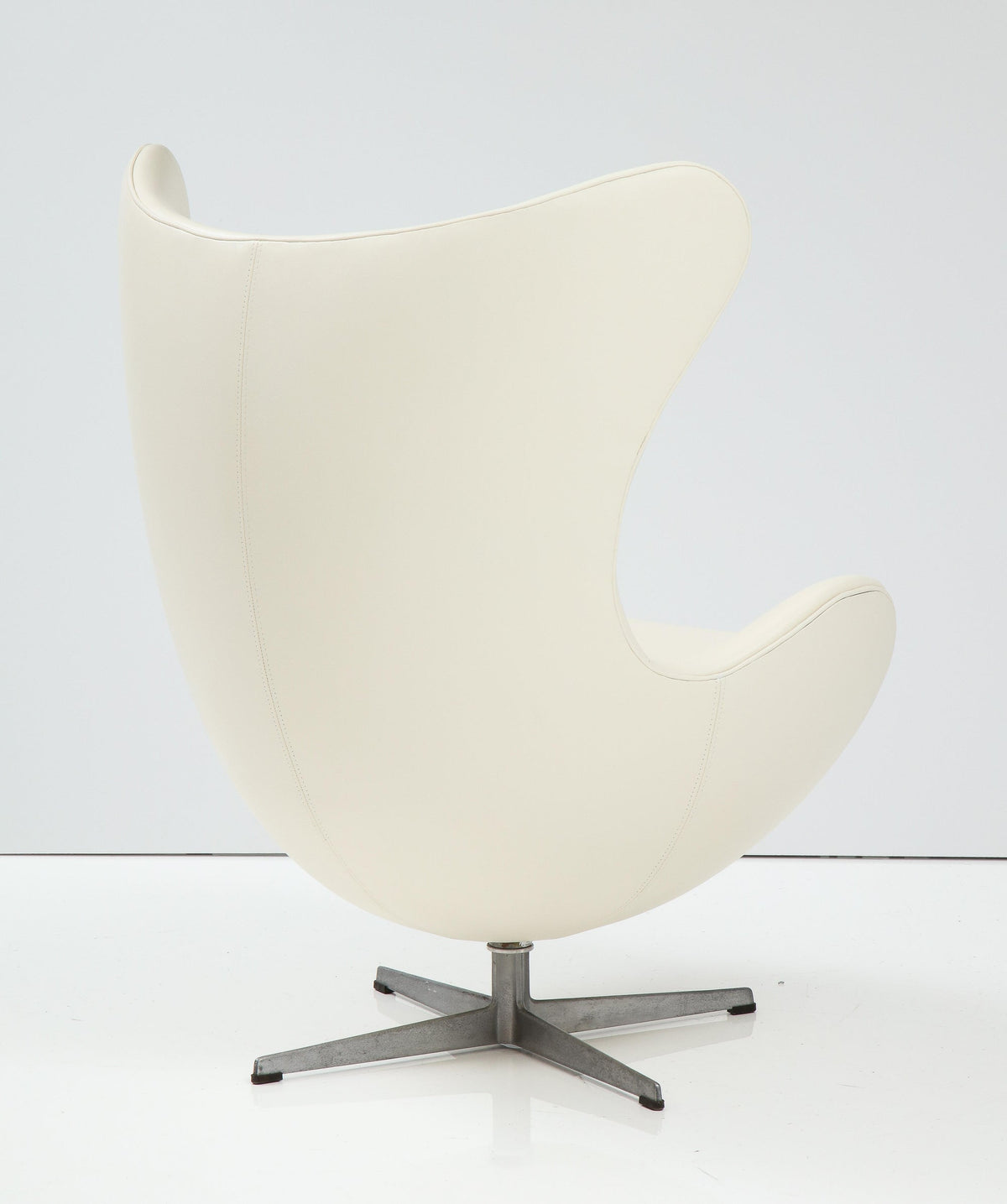Arne Jacobsen Egg Chair for Fritz Hansen, White Leather, 1967