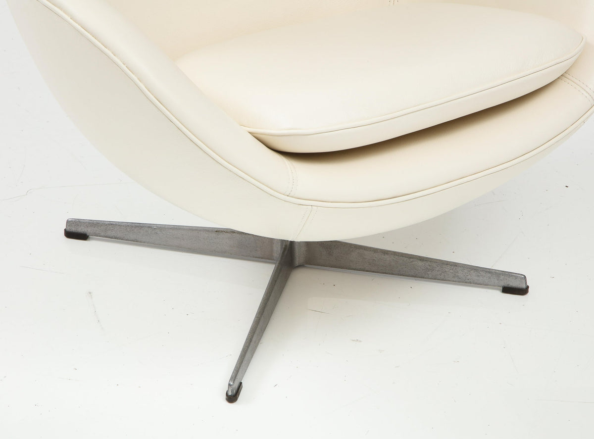 Arne Jacobsen Egg Chair for Fritz Hansen, White Leather, 1967